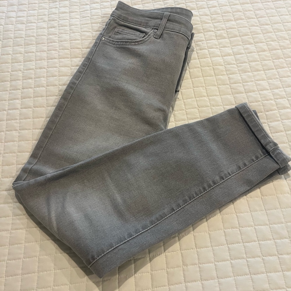 William Rast Skinny Jeans in gray wash. Size 29.
